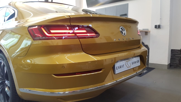 VW Arteon Tagfahrlicht ueber Rueckleuchte