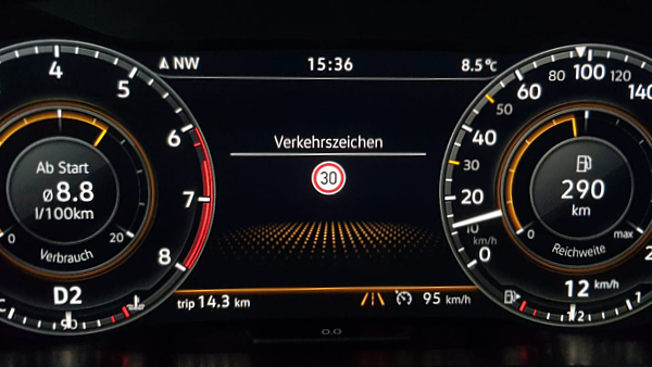 VW Golf 7 Verkehrszeichenerkennung - Carat-Garage