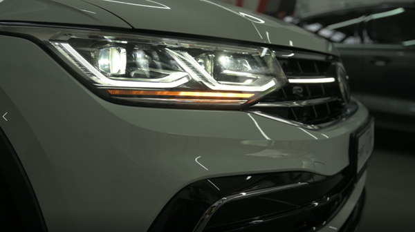 VW Tiguan II AD dynamischer Blinker Scheinwerfer