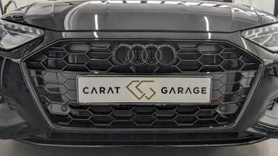 https://www.carat-garage.de/images/stories/virtuemart/product/Audi_A4_B9_8W_Facelift_Avant_Ringe_schwarz_vorne__Kuehlergrill_Logo.jpg