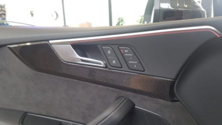 Audi_A4_B9_8W_RS_RS4_Tuergriffe_beleuchtet_nachruesten3