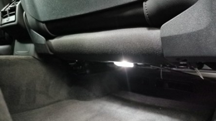 Audi_Q3_F3_LED_Fußraumbeleuchtung_nachruesten_2