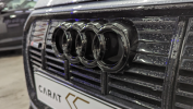 Audi_e-tron_Logo_Ringe_schwarz_vorne_Kühlergrill_83A071801