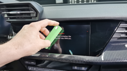 Original_Audi_Zubehör_Reinigungsspray_80A096311_Display_spray
