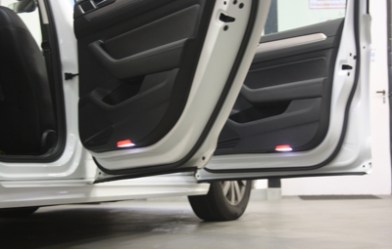 Passat-B8-3G-Einstiegsbeleuchtung-3