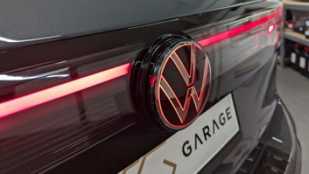 VW-Volkswagen-Tiguan-3-III-beleuchtetes-Emblem-hinten_4